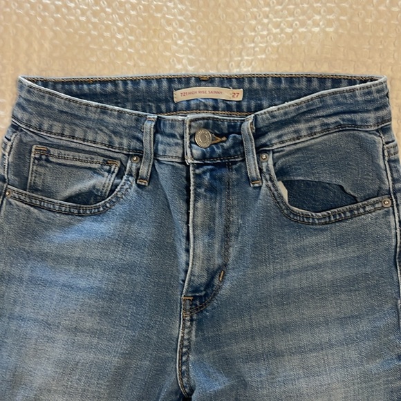 Levi’s 721 High Rise Skinny - Distressed Jean Size 27 - Picture 5 of 6